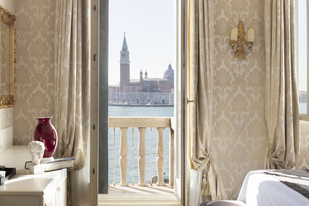 Junior Suite Lagoon View - Balcony